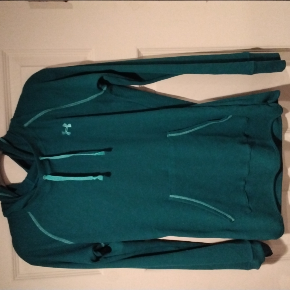 Green long sleeve hooded shirt